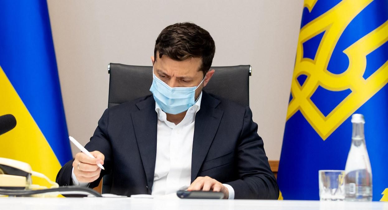 Зеленский подписал закон о доступе украинцев к вакцинам против COVID-19