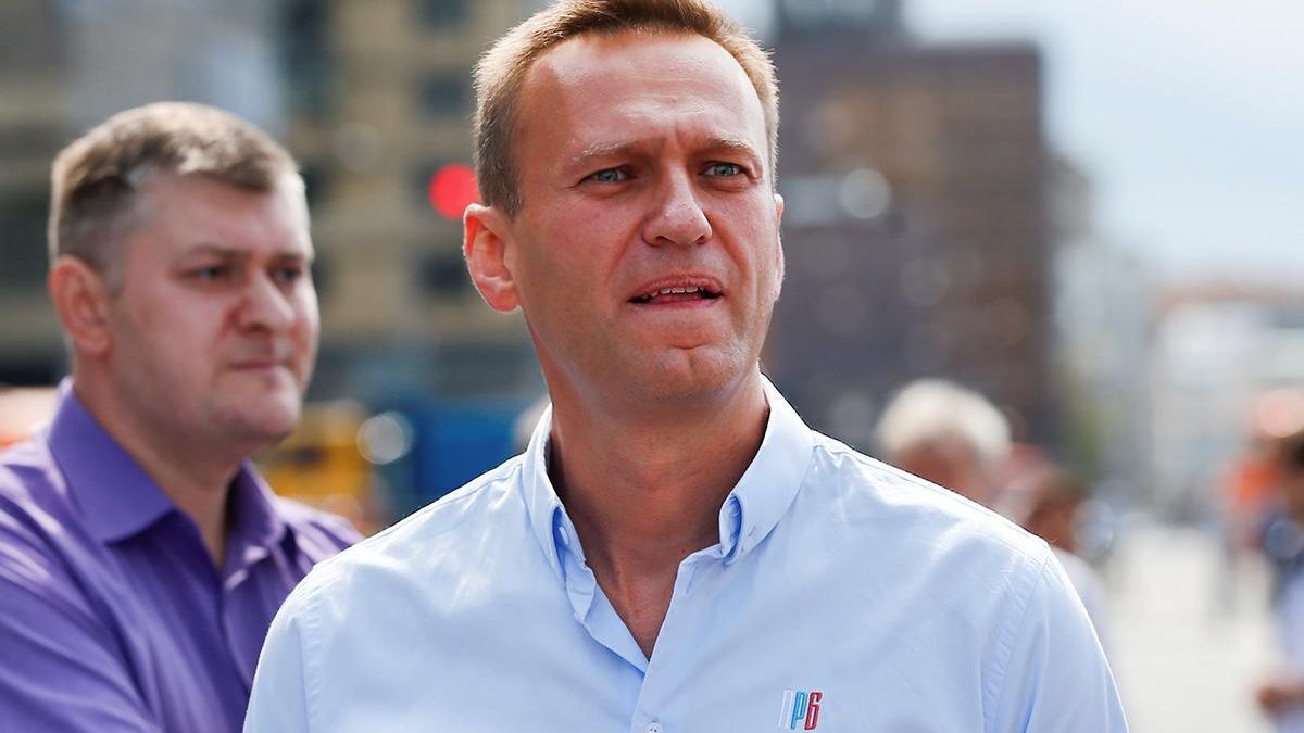 Как россияне относятся к отравлению Навального: опрос
