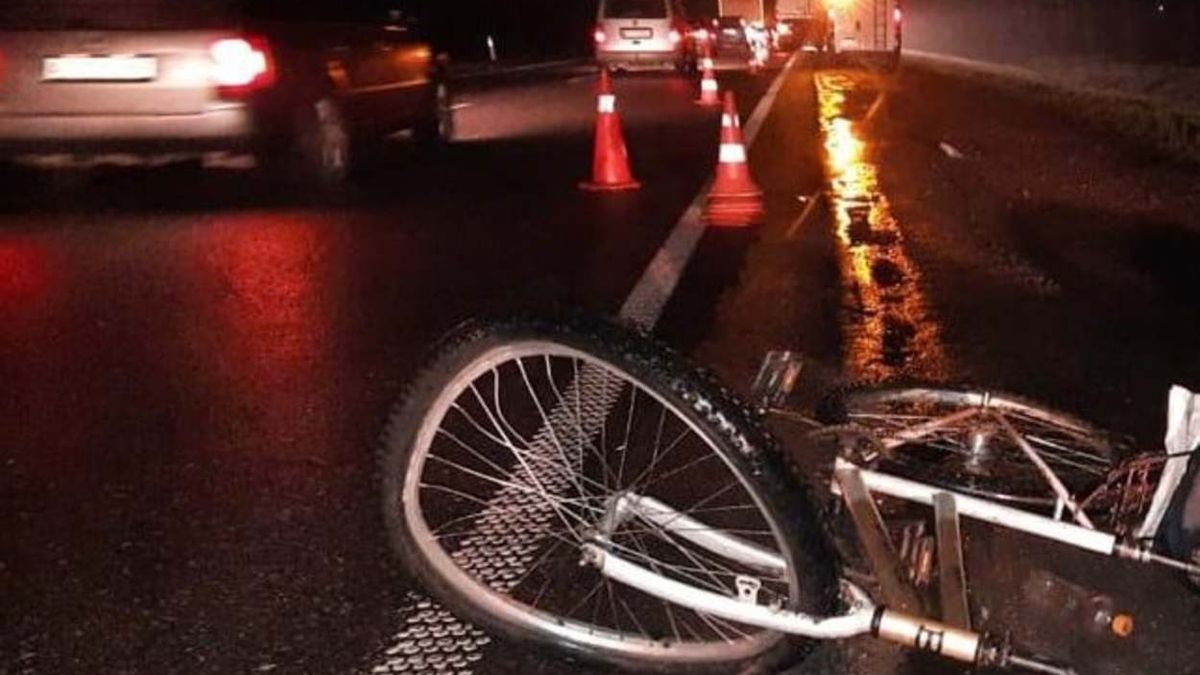 На Львовщине грузовик насмерть сбил велосипедиста фото