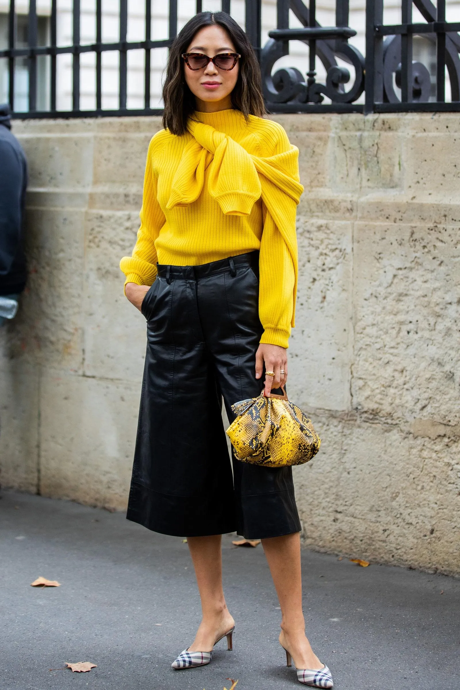 У 2021 році модними будуть жовті светри У 2021 році модними будуть жовті светри