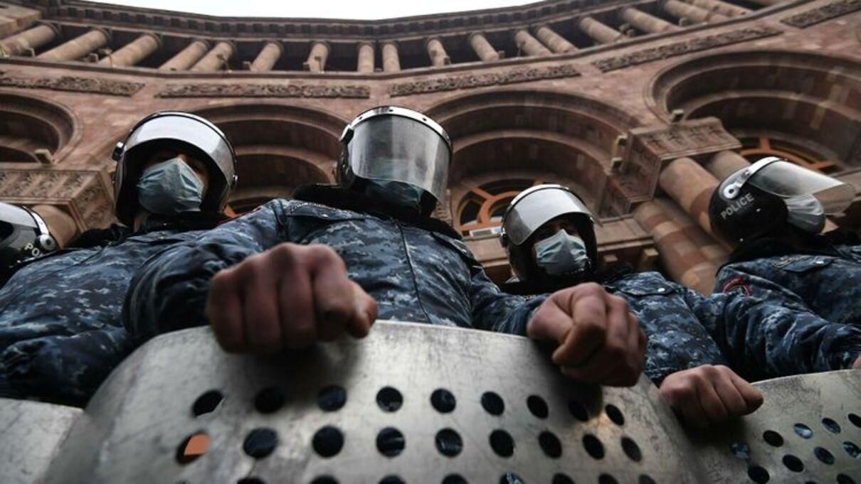 У Вірменії демонстранти побились з поліцією 24.12.2020 – відео