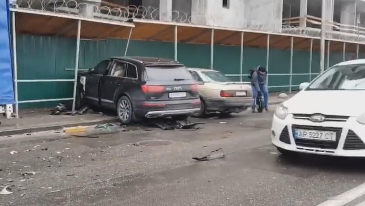 В Киеве водитель элитного Audi разбил 5 автомобилей