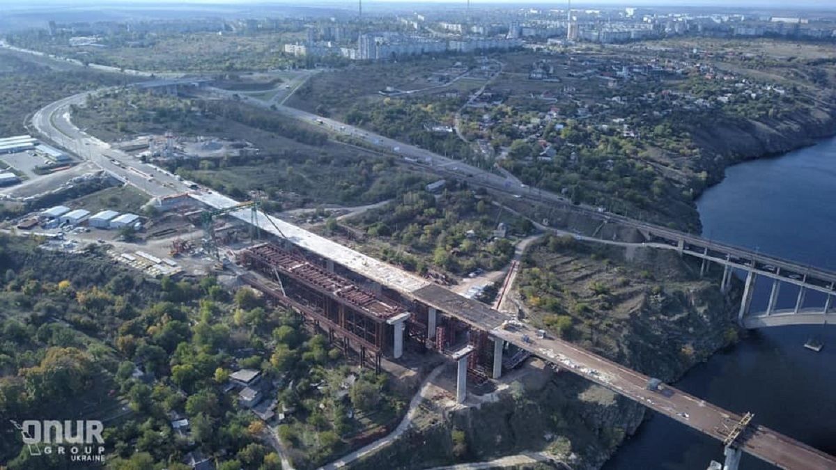 Перша черга Запорізького мосту відкрита для проїзду Перша черга Запорізького мосту відкрита для проїзду