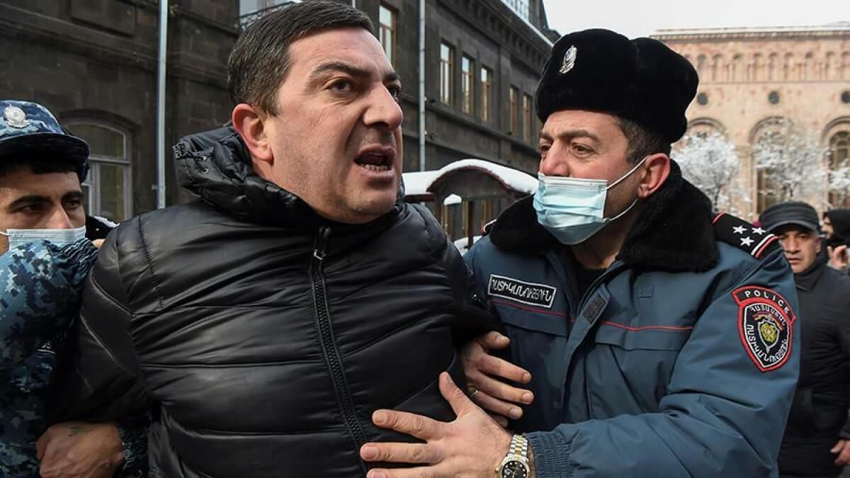 В Ереване объявили сидячий протест у правительства: детали