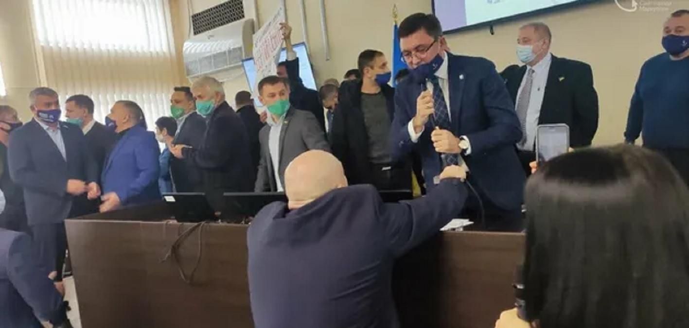 Колотнеча довкола бюджету в Маріуполі – на руку Кремлю, – політолог Колотнеча довкола бюджету в Маріуполі – на руку Кремлю, – політолог