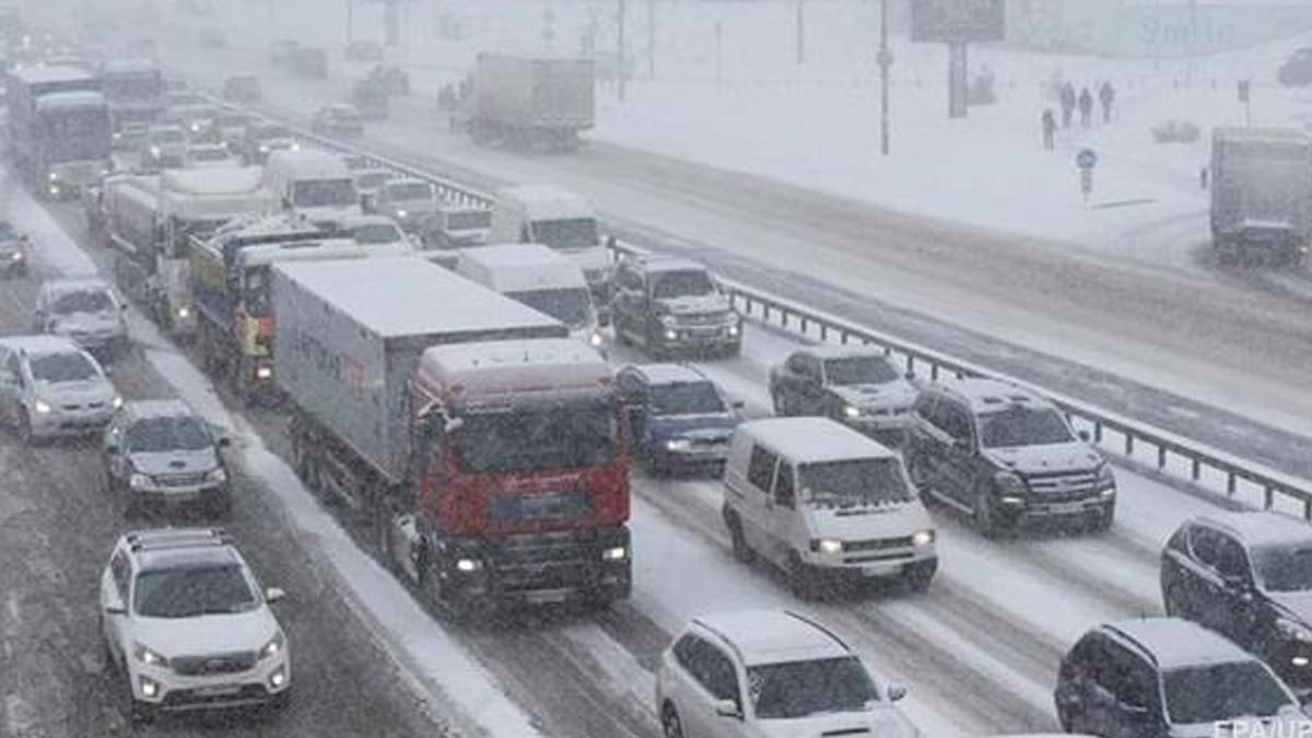 В Киеве 24.12.2020 перед выходными образовались пробки: онлайн карта В Киеве 24.12.2020 перед выходными образовались пробки: онлайн карта