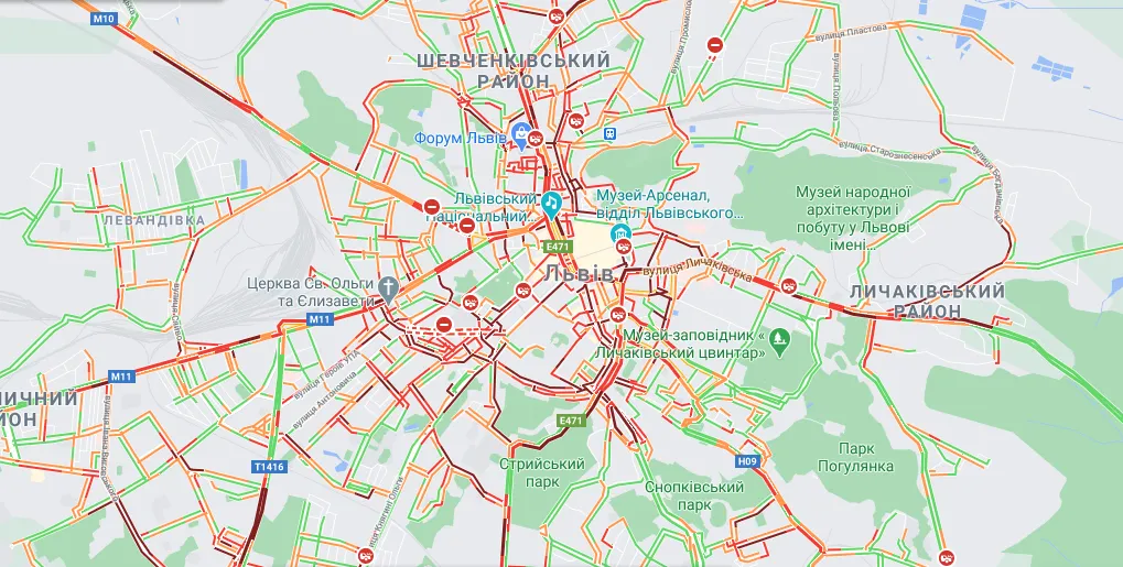 Неможливо проїхати: у Львові 24 грудня утворились жахливі затори