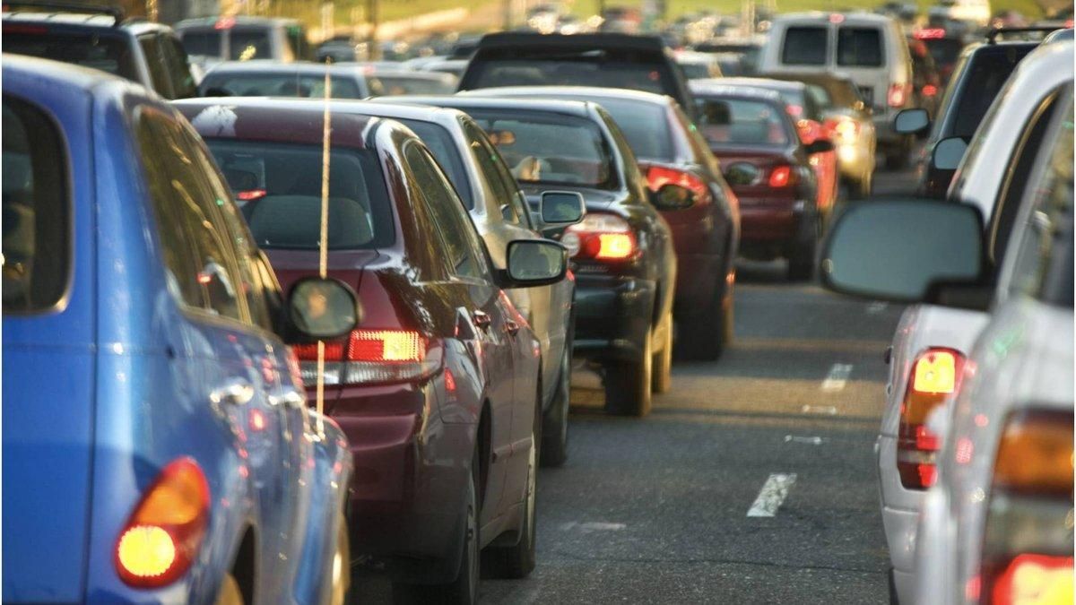 Невозможно проехать: во Львове 24 декабря 2020 образовались ужасные пробки Невозможно проехать: во Львове 24 декабря 2020 образовались ужасные пробки