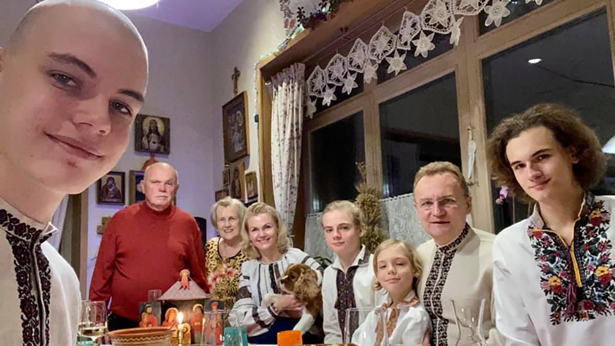 Цінуймо кожну мить, – Садовий привітав українців з Різдвом Цінуймо кожну мить, – Садовий привітав українців з Різдвом