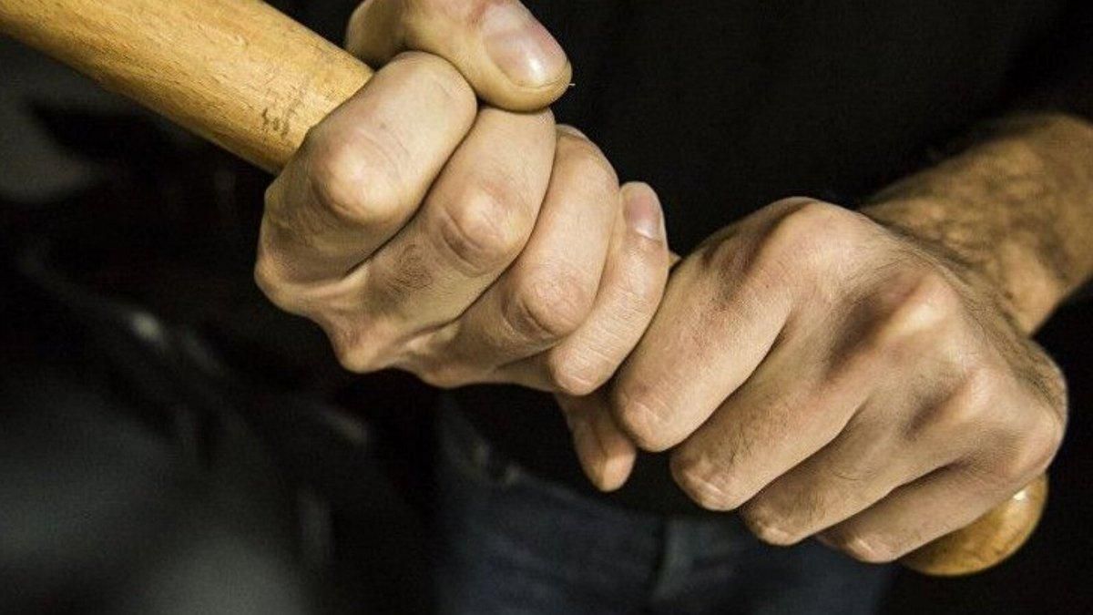 В России электрик избил шестиклассника на уроке палкой: видео В России электрик избил шестиклассника на уроке палкой: видео