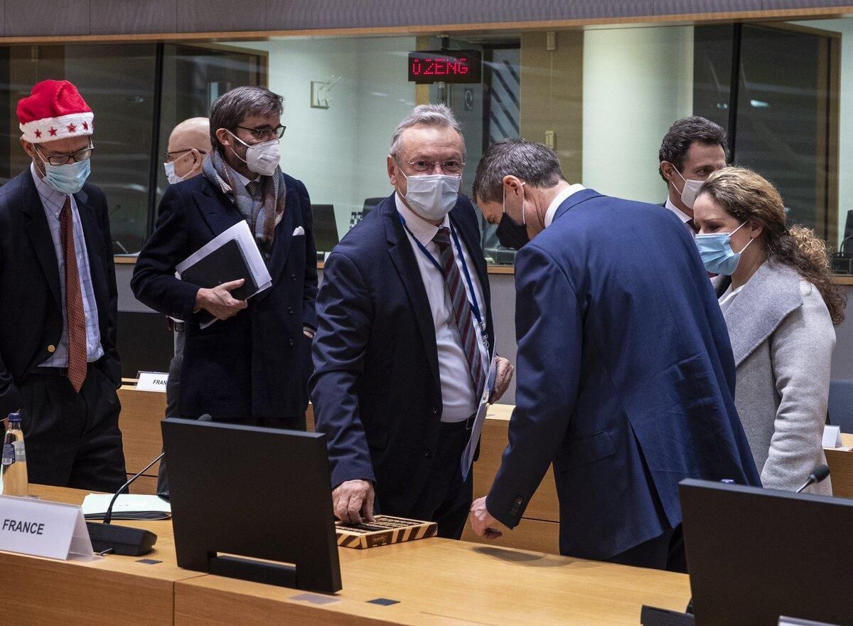 Послы ЕС на Рождество обсудили договоренности по Brexit Послы ЕС на Рождество обсудили договоренности по Brexit