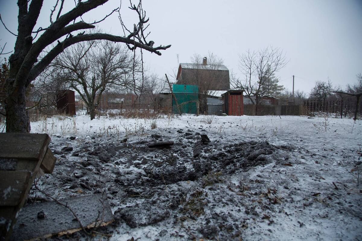 Боевики обстреляли частный сектор на Донбассе 25 декабря 2020 фото