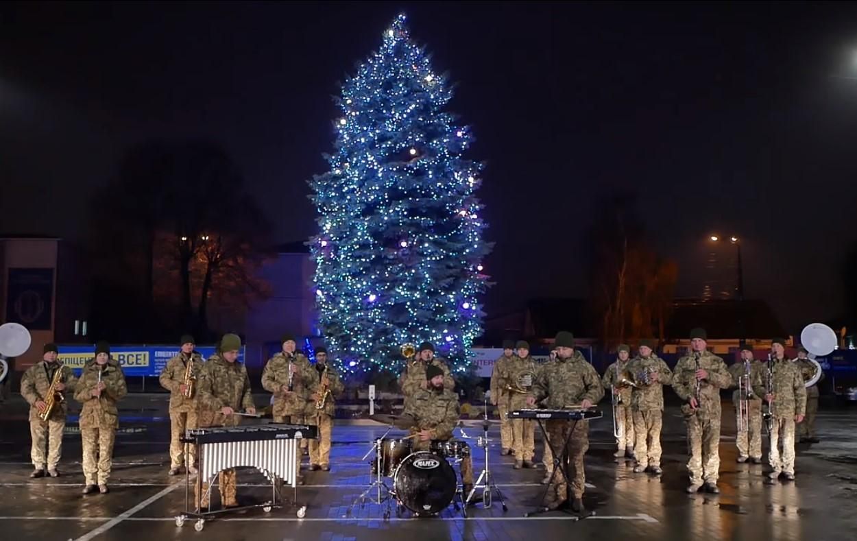 Украинские военные в Виннице сыграли легендарного Щедрика: видео