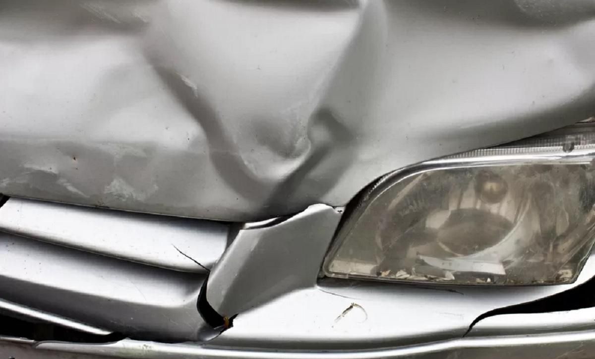 У Києві евакуатор потрощив припарковані авто 26.12.2020: відео У Києві евакуатор потрощив припарковані авто 26.12.2020: відео