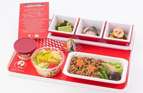 їжа під час польоту японська авіакомпанія Japan Airlines