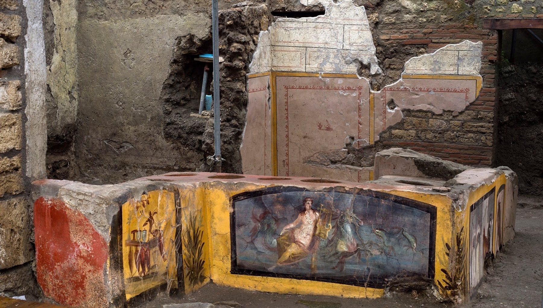 В Помпеях раскопали древний трактир фото
