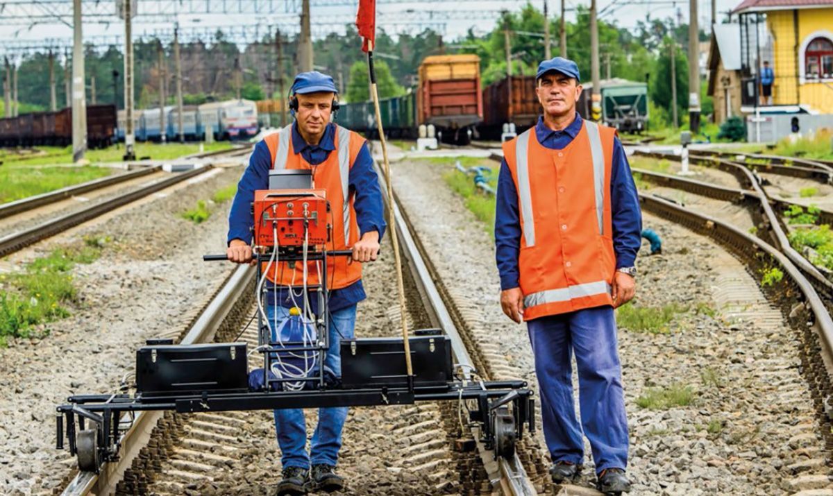 Скільки заробляють рядові працівники Укрзалізниці: цифри