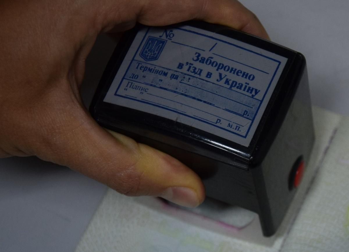 Российской блогерке Оксане Качевой запретили въезд в Украину Российской блогерке Оксане Качевой запретили въезд в Украину