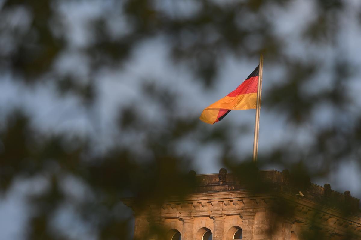 Немецкий пилот пролетел маршрут в форме шприца: фото Немецкий пилот пролетел маршрут в форме шприца: фото