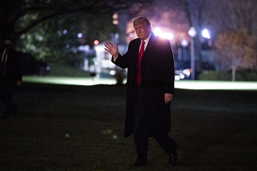 Трамп не подписал закон о помощи американцам во время пандемии Трамп не подписал закон о помощи американцам во время пандемии