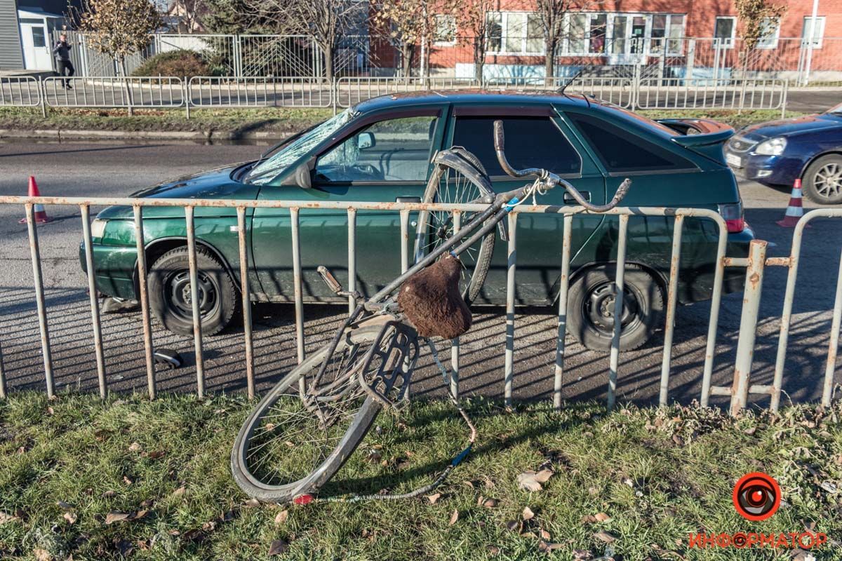 ДТП у Дніпрі 27 грудня 2020: ВАЗ збив чоловіка з велосипедом – фото ДТП у Дніпрі 27 грудня 2020: ВАЗ збив чоловіка з велосипедом – фото