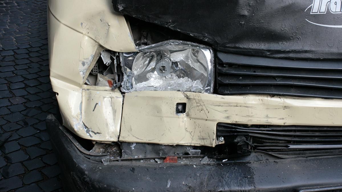 На Хмельниччині ВАЗ зіткнувся з Audi: тіла загиблих не могли дістати На Хмельниччині ВАЗ зіткнувся з Audi: тіла загиблих не могли дістати