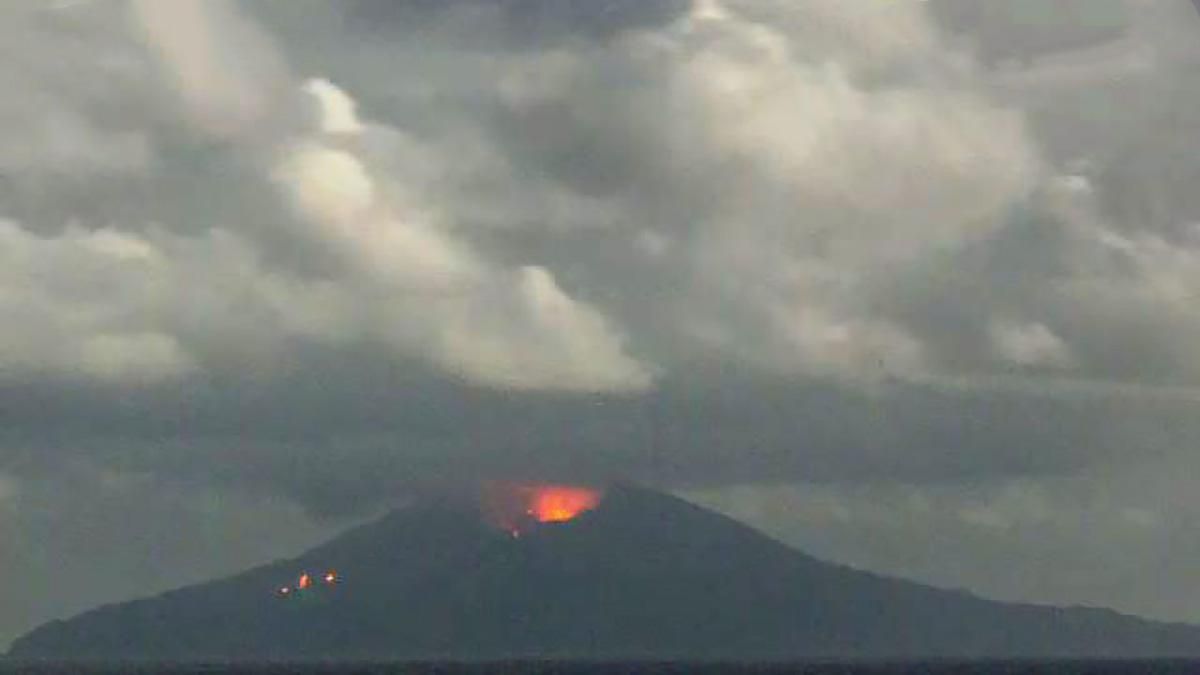 Извержение вулкана в Японии: правительство создало кризисный штаб Извержение вулкана в Японии: правительство создало кризисный штаб