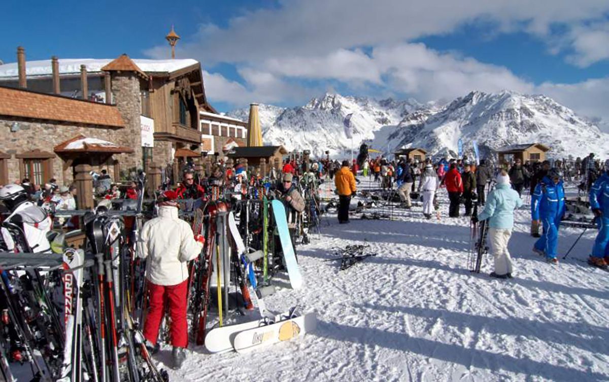 В Австрии закрывают горнолыжные курорты через туристов