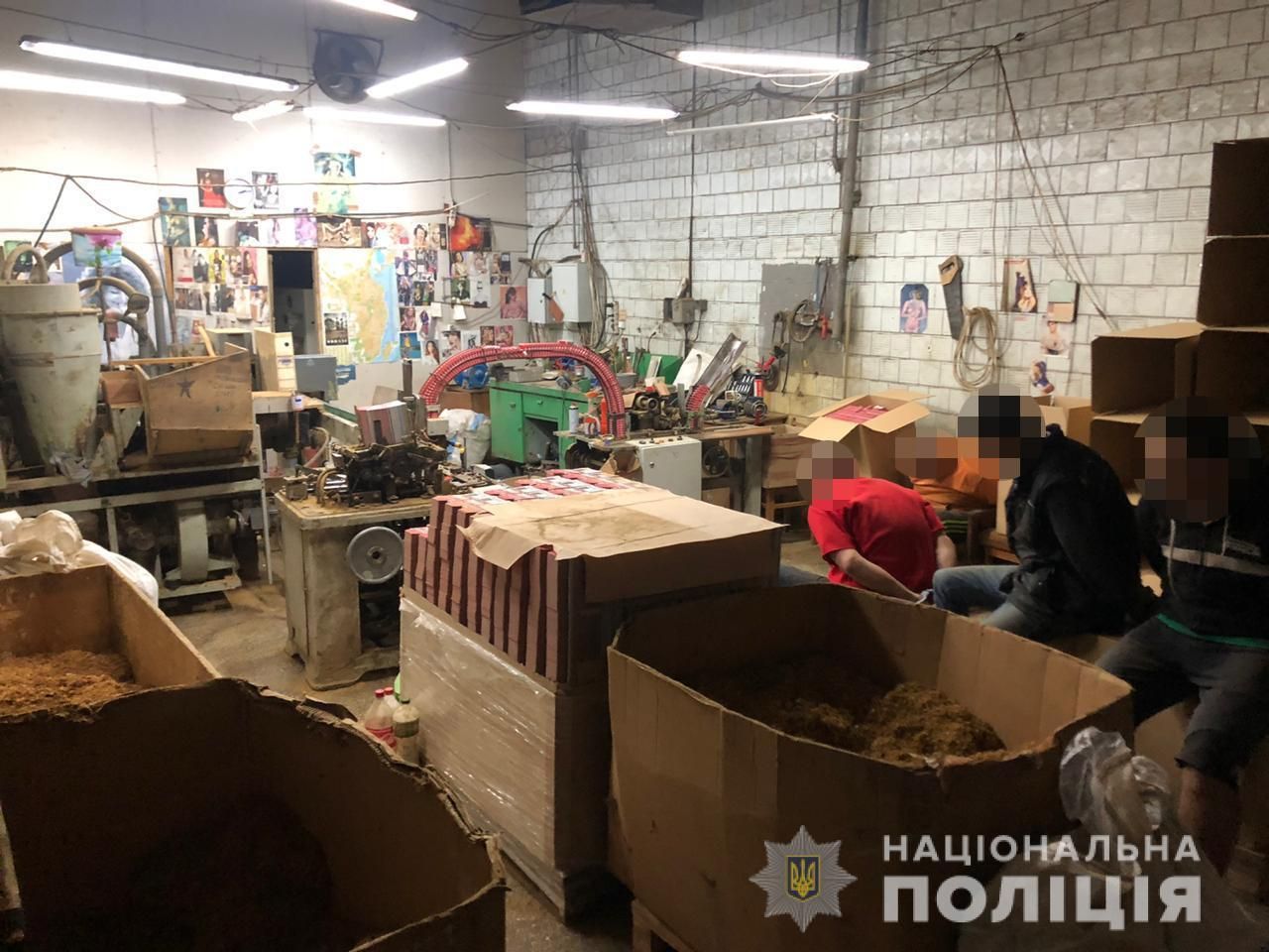Підроблені сигарети на 60 мільйонів гривень: поліцейські знайшли підпільний цех – фото Підроблені сигарети на 60 мільйонів гривень: поліцейські знайшли підпільний цех – фото