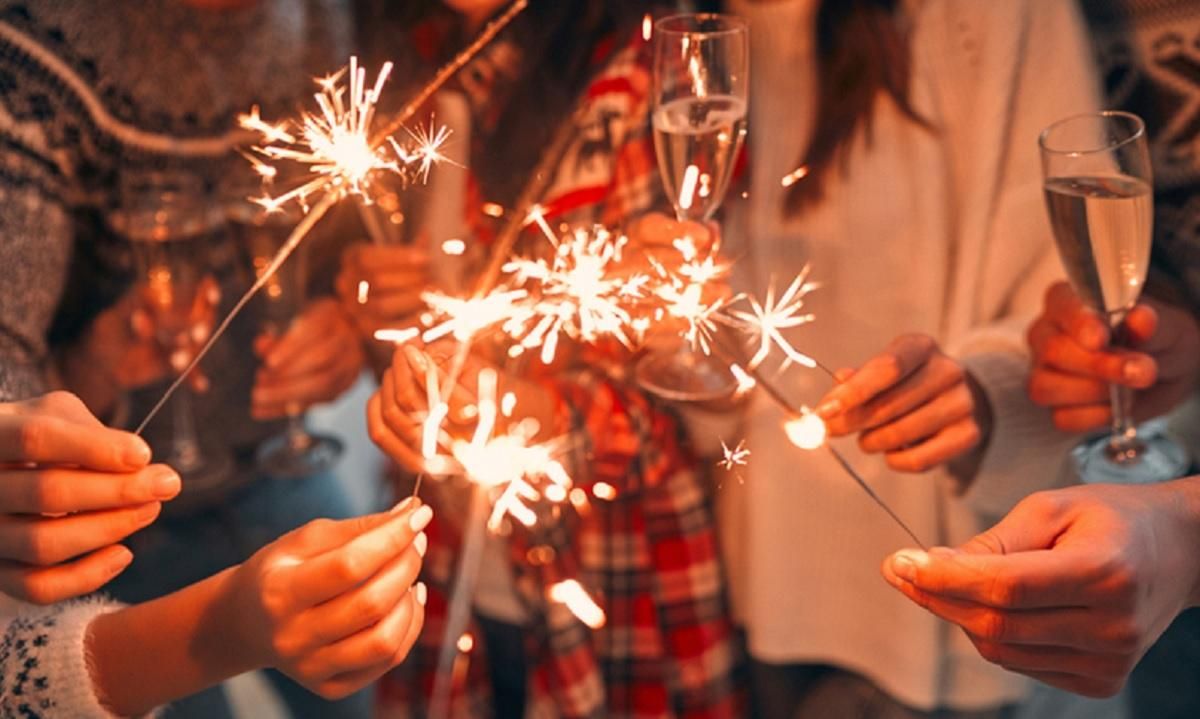 Сколько украинцев будут встречать Новый год дома: опрос Сколько украинцев будут встречать Новый год дома: опрос