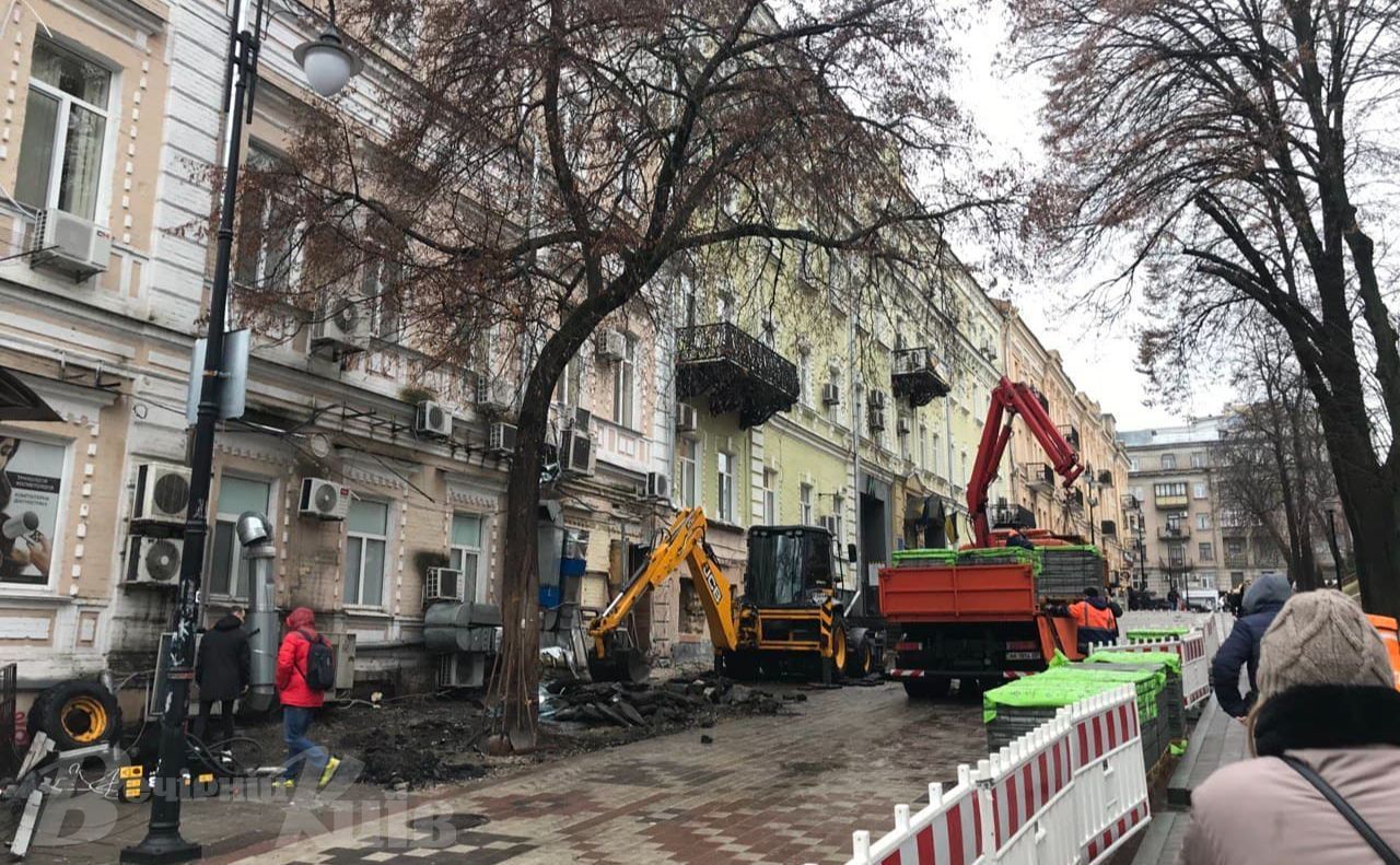 У Києві нарешті демонтували ресторан Хурма біля Золотих воріт
