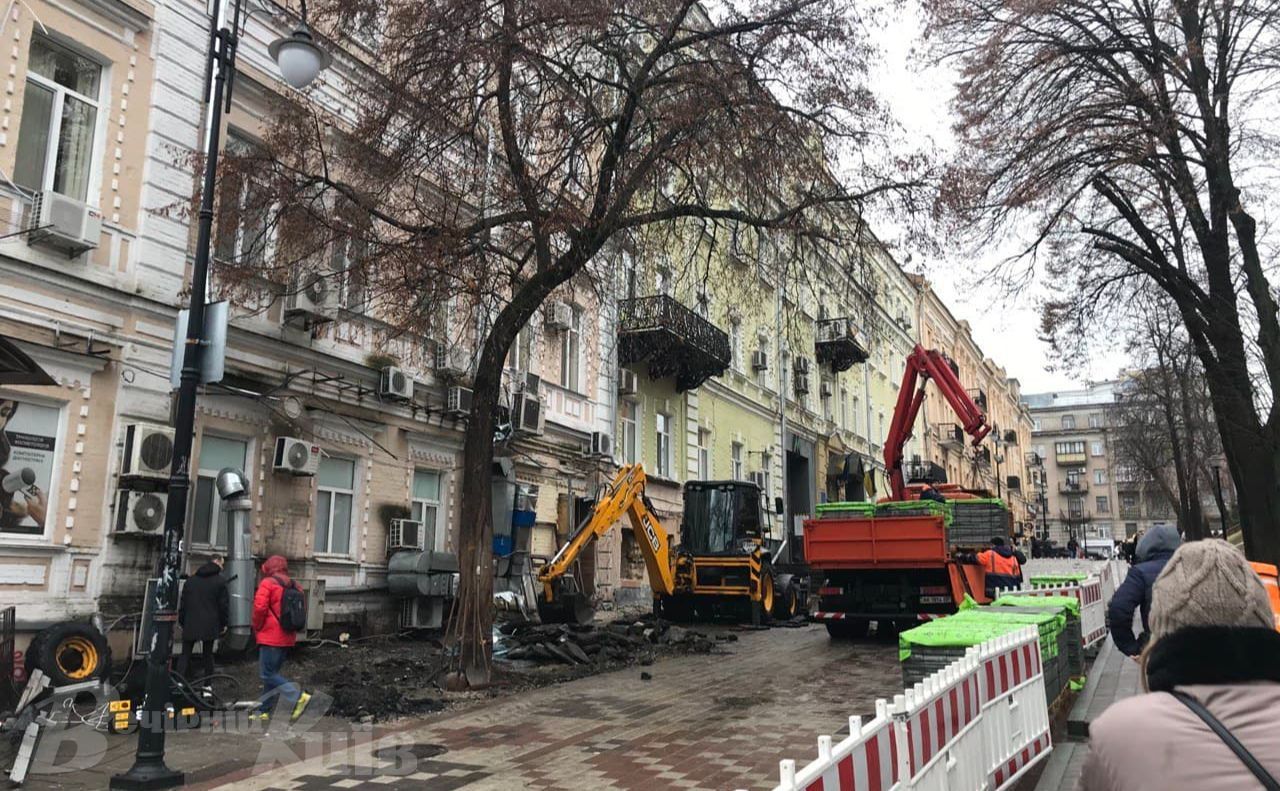 В Киеве наконец демонтировали ресторан Хурма у Золотых ворот