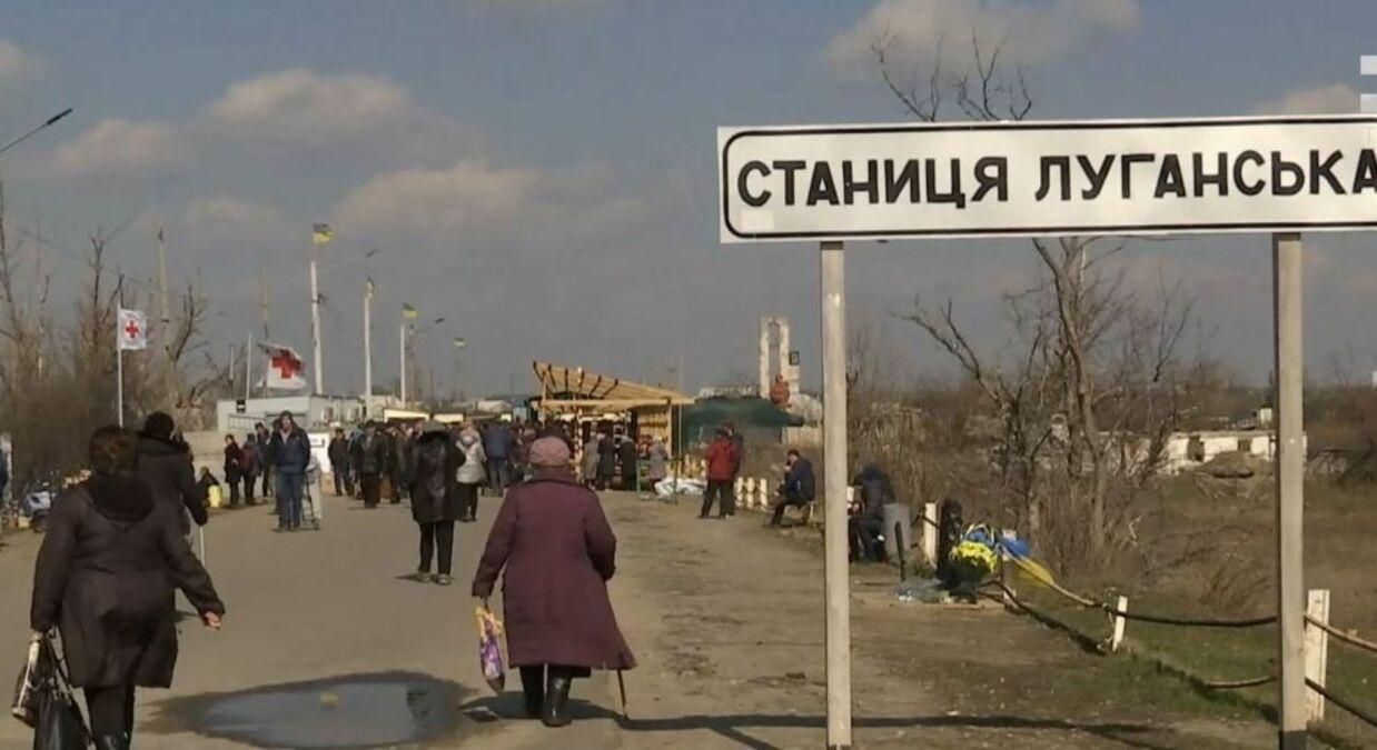 На КПВВ Станиця Луганська чоловік перевозив 150 тисяч доларів