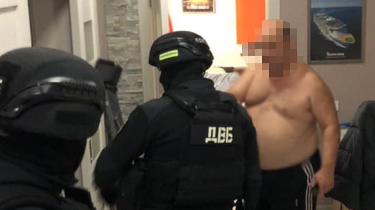 У Києві поліціянти найняли грузинів аби обікрасти квартиру