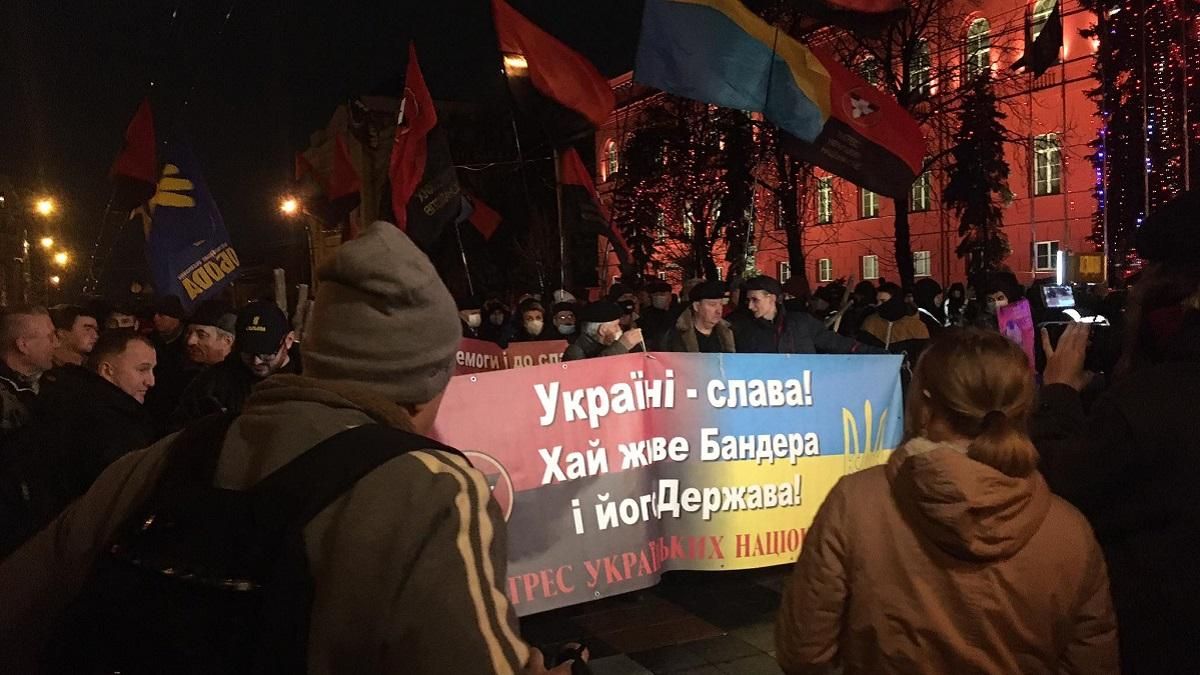 Смолоскипна хода 1 січня 2021 в Україні: фото та відео