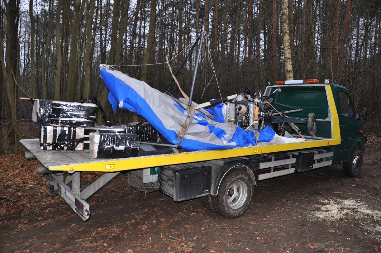У Польщі виявили розбитий дельтаплан українця-контрабандиста