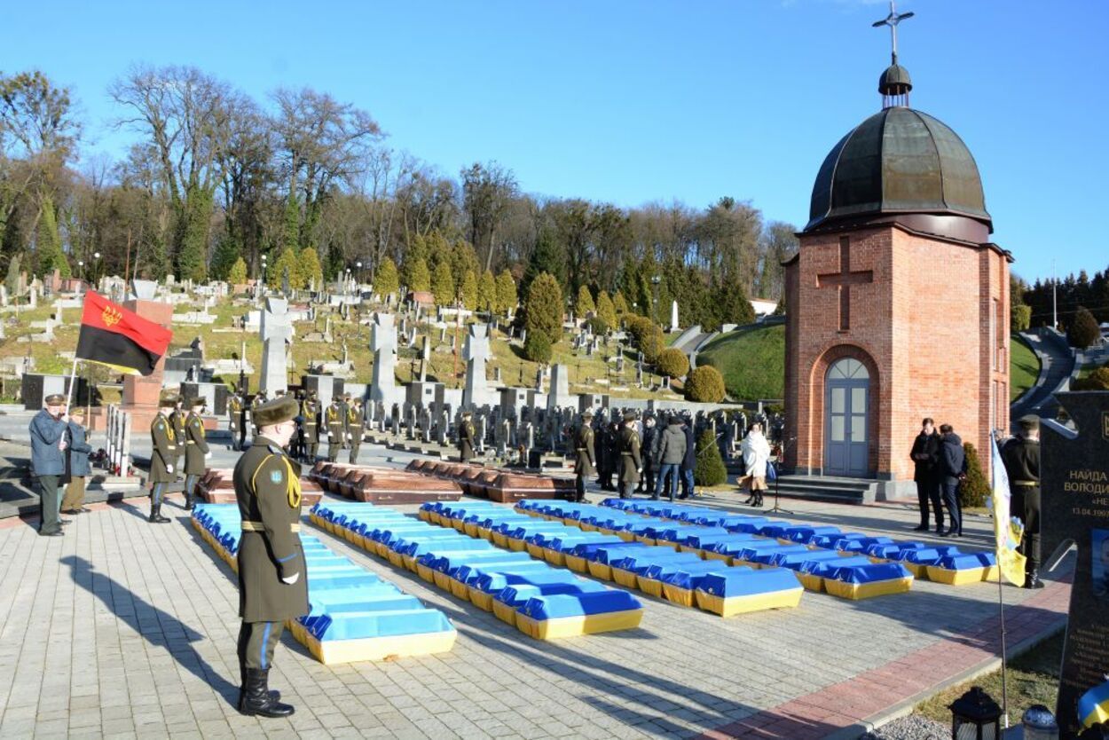 У Львові перепоховали останки 428 жертв політичних репресій: фото