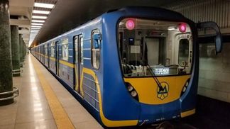 У Києві метро у новорічну ніч працюватиме на 2 години довше, а фунікулер цілодобово