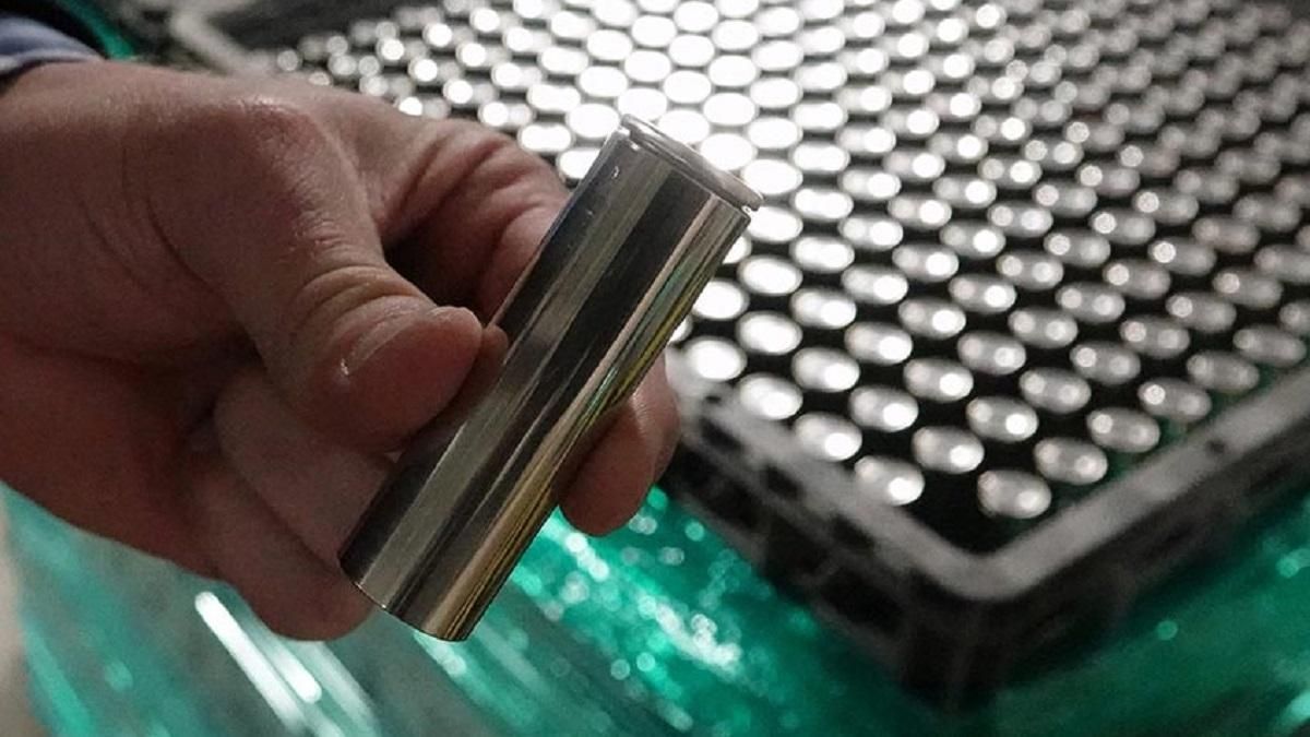 Panasonic будет выпускать бисквитные батареи для Tesla Panasonic будет выпускать бисквитные батареи для Tesla