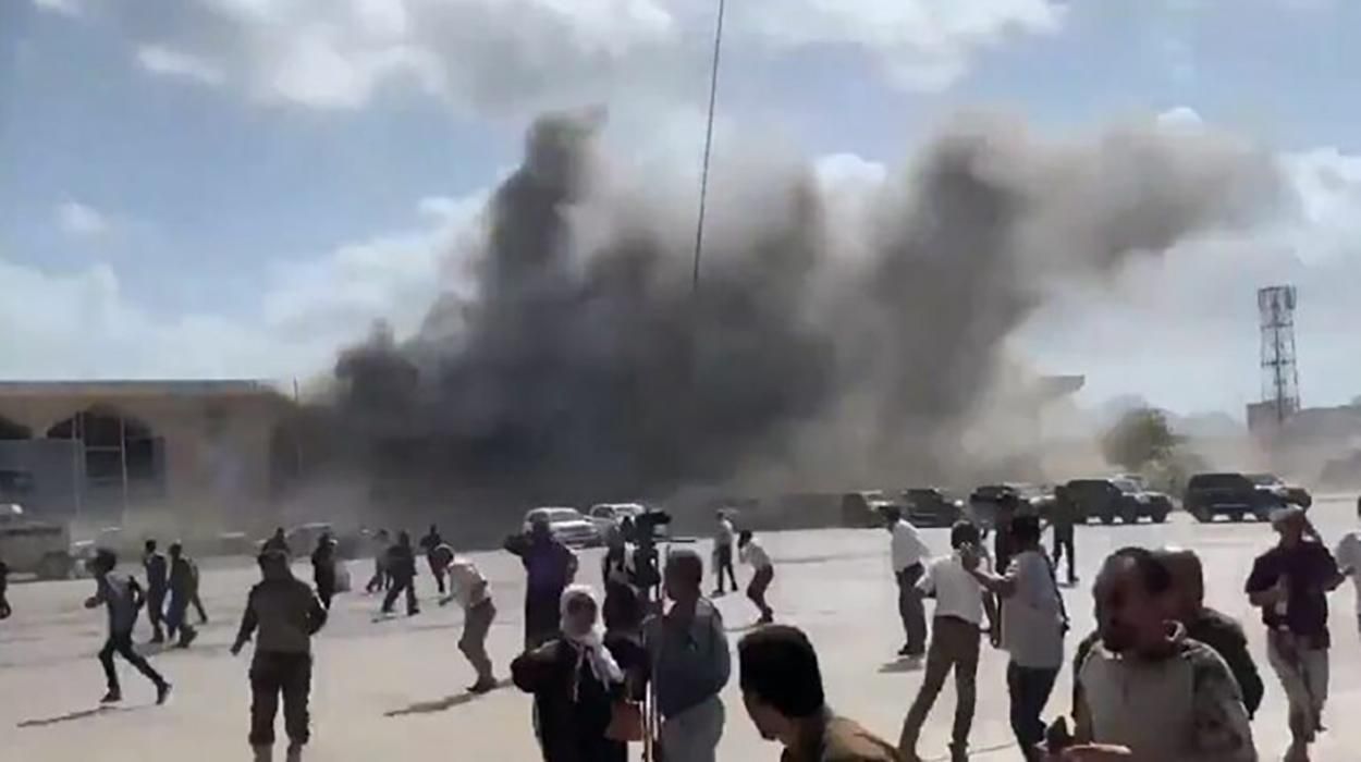 Взрыв в Йемене в аэропорту 30 декабря 2020: есть жертвы – видео