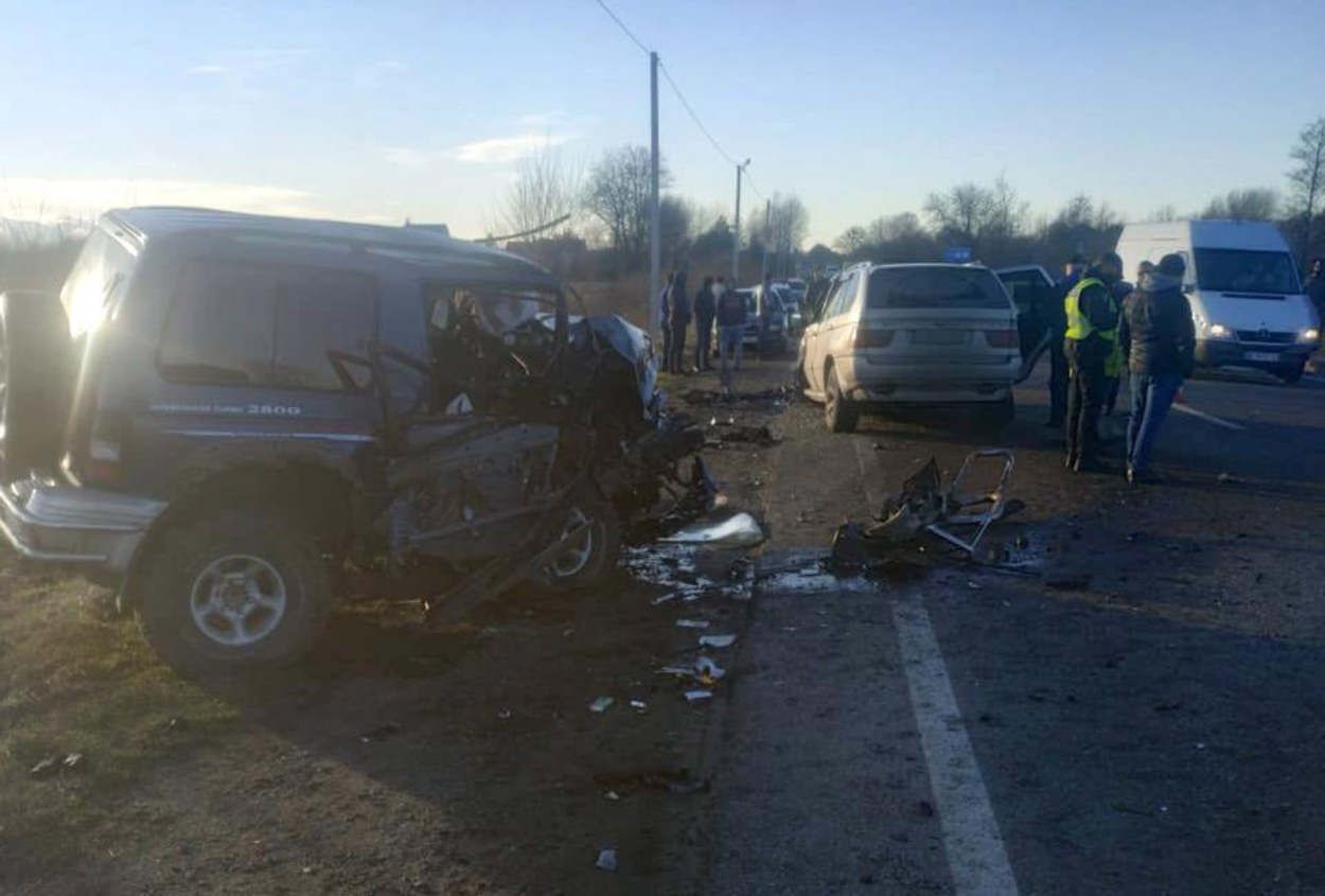 На Львовщине произошло сокрушительное ДТП: автомобили разбило вдребезги, а 3 человек травмировались - фото