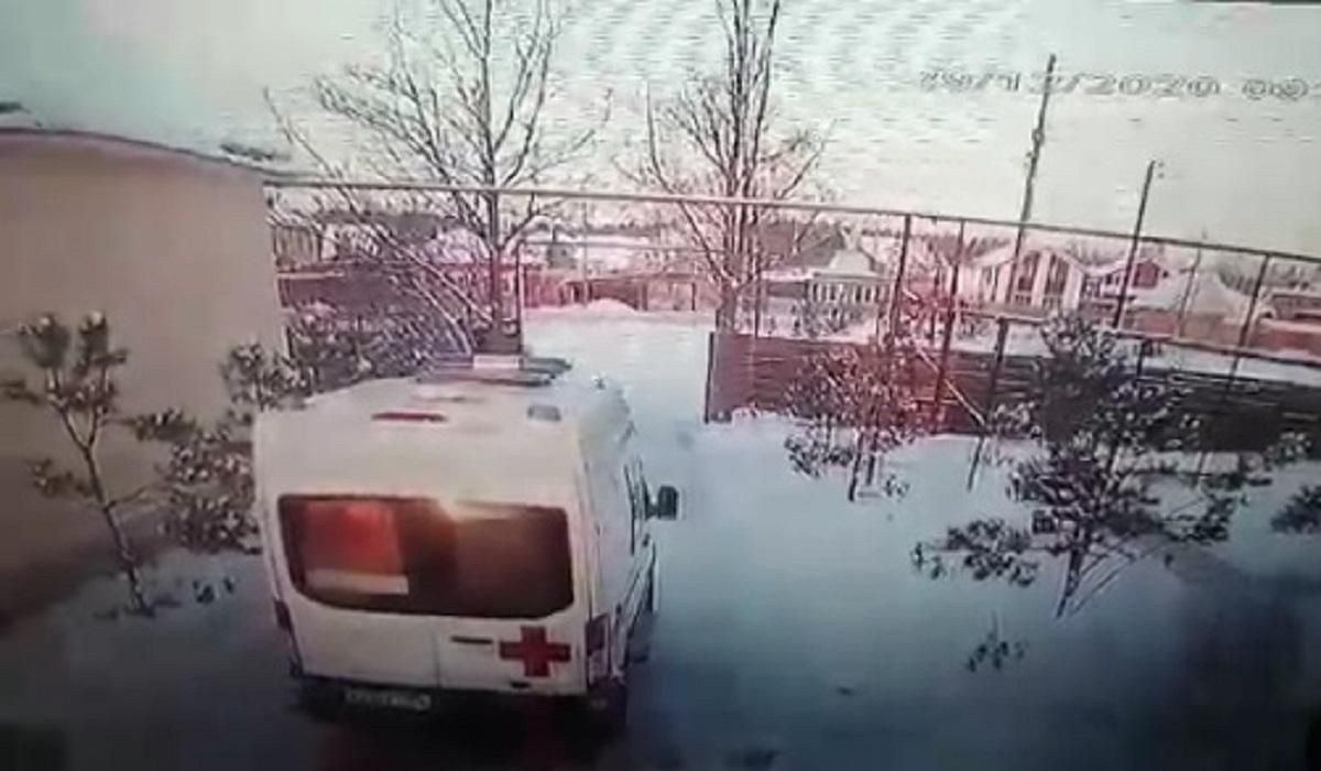 У Росії викрали швидку, яка приїхала на виклик: курйозне відео