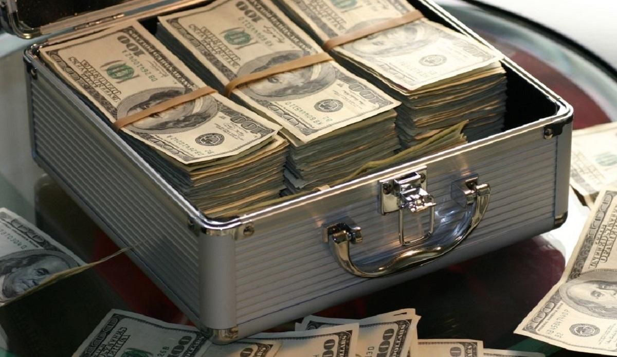 В вагоне Укрзализныци пассажир забыл 19 тысяч долларов: детали В вагоне Укрзализныци пассажир забыл 19 тысяч долларов: детали