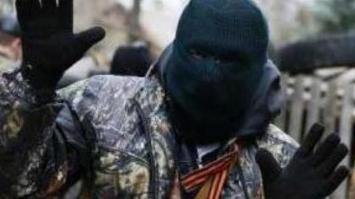 В Мариуполе посадили пророссийского боевика В Мариуполе посадили пророссийского боевика