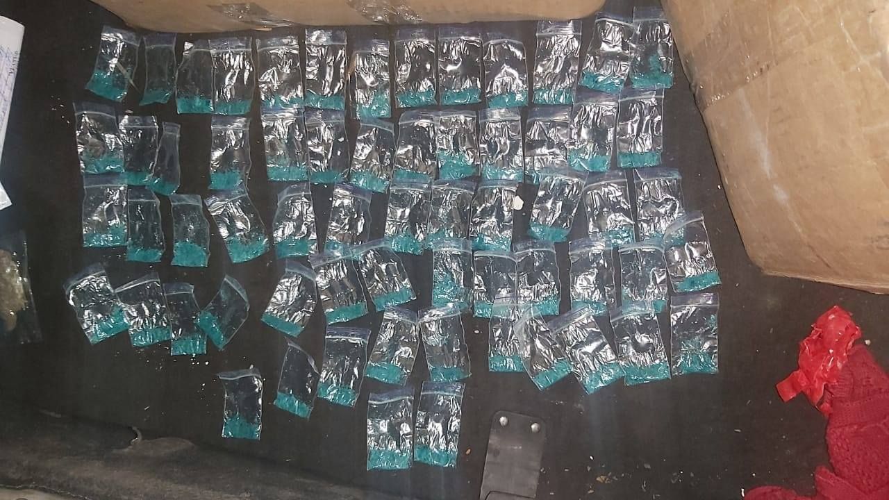 Полные карманы наркотиков: во Львове задержали иностранца-наркодилера - фото