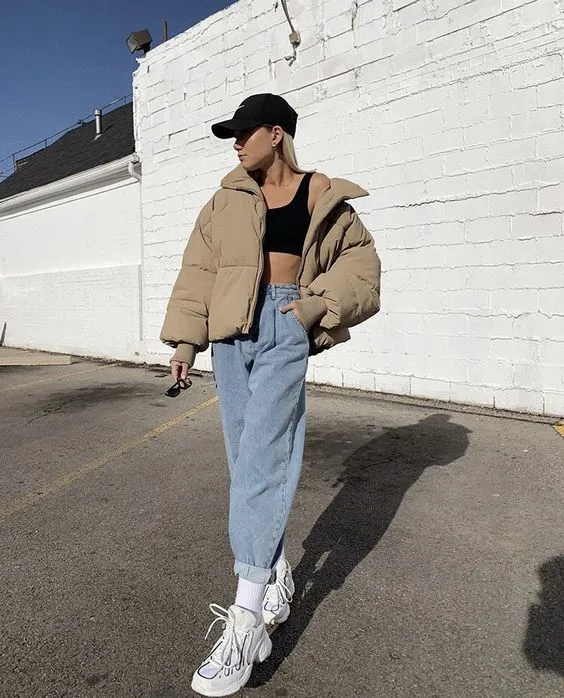 Стильна стилізація з бежевим пуховиком Стильна стилізація з бежевим пуховиком