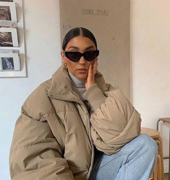 Стильна стилізація з бежевим пуховиком Стильна стилізація з бежевим пуховиком