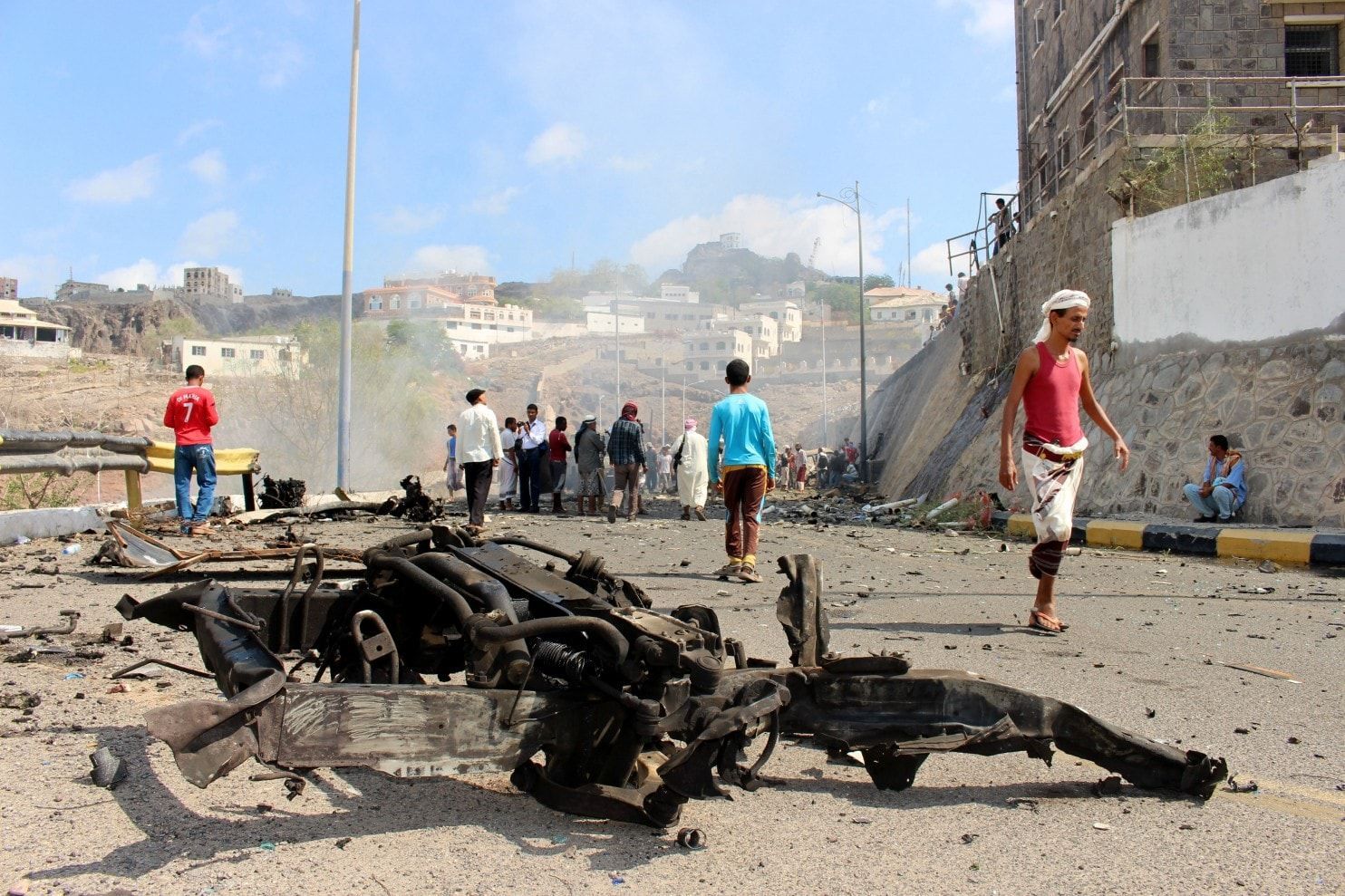 Второй взрыв за день 30 декабря 2020: атаковали дворец, куда прибыло правительство Йемена