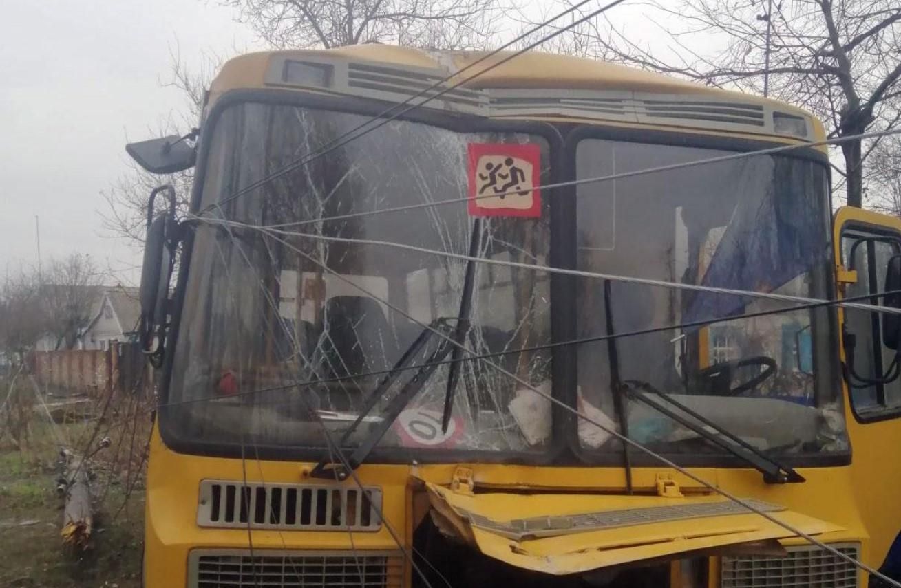 На Полтавщине в ДТП попал школьный автобус: есть пострадавшие