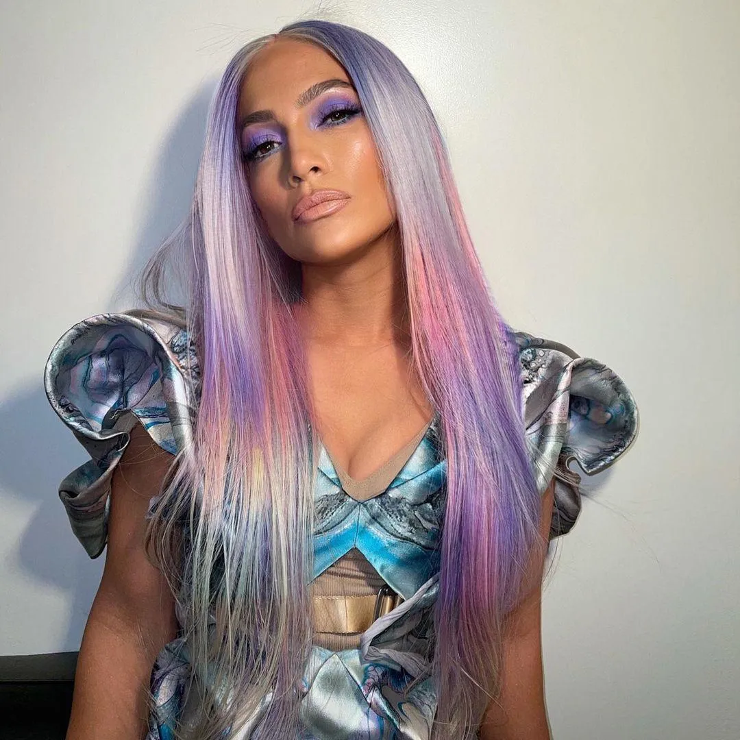 Дженніфер Лопес з ліловим волоссям Дженніфер Лопес з ліловим волоссям